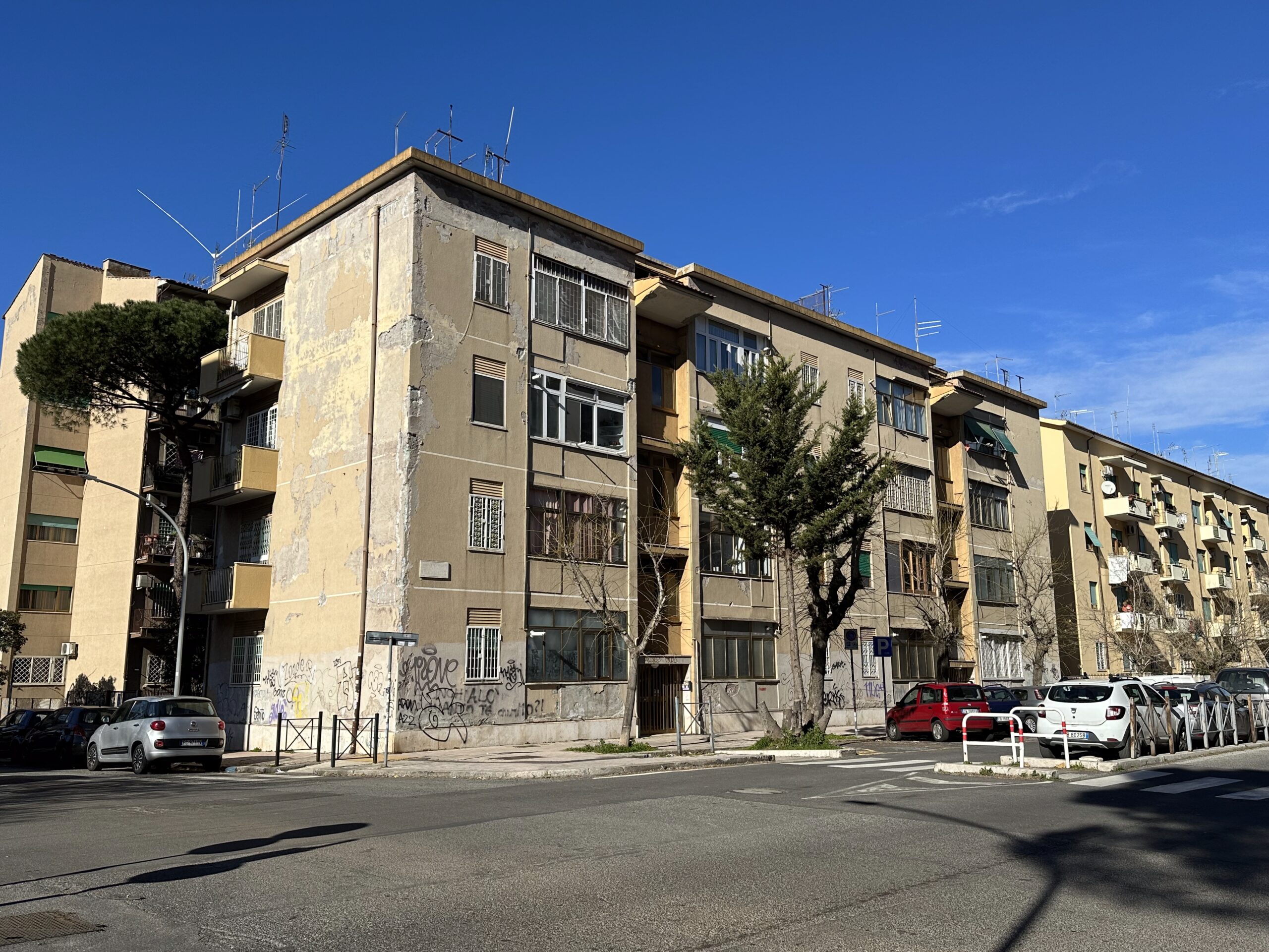 Condominio via Lucio Sestio 24/26