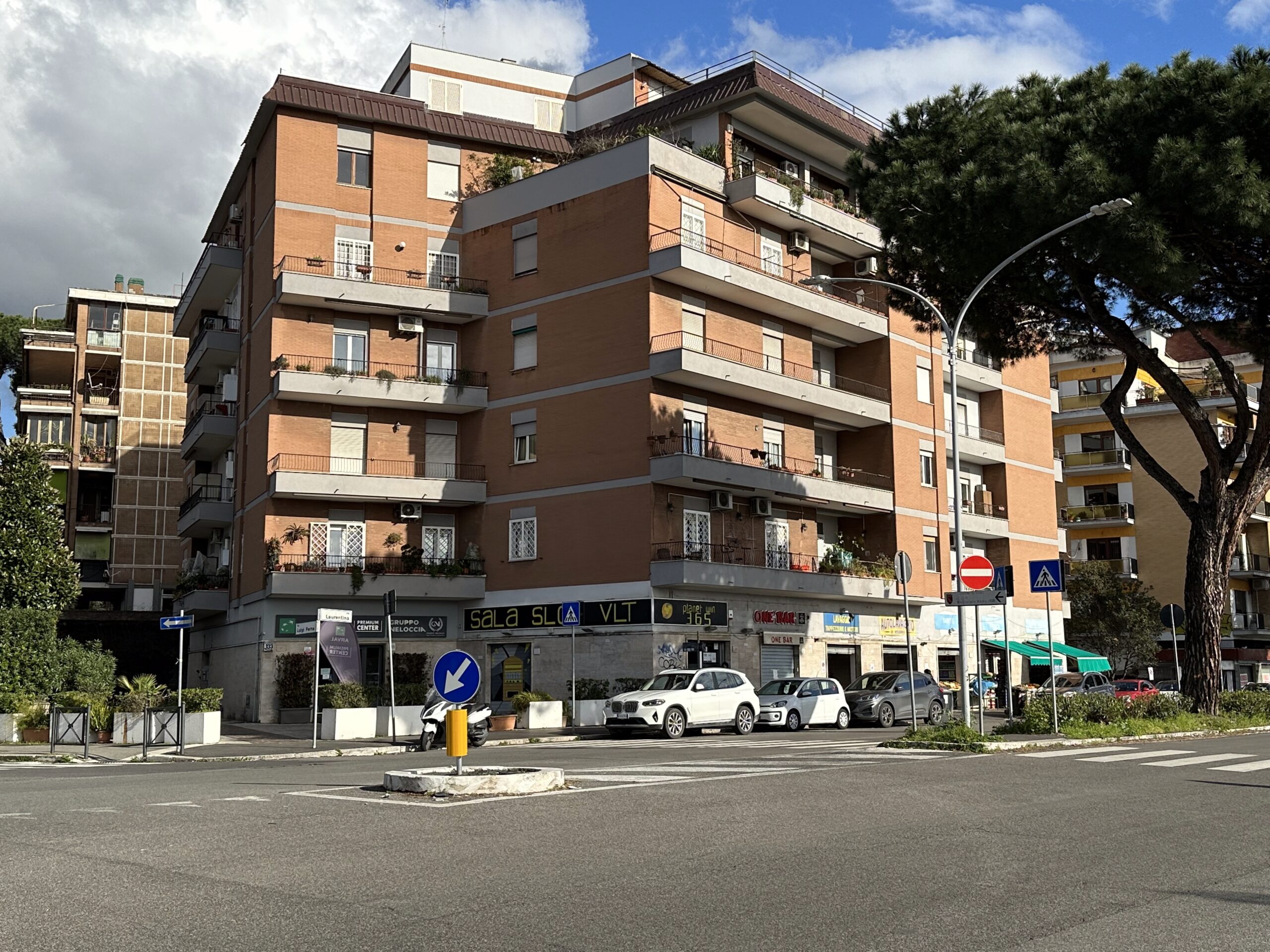 Condominio via Laurentina 133